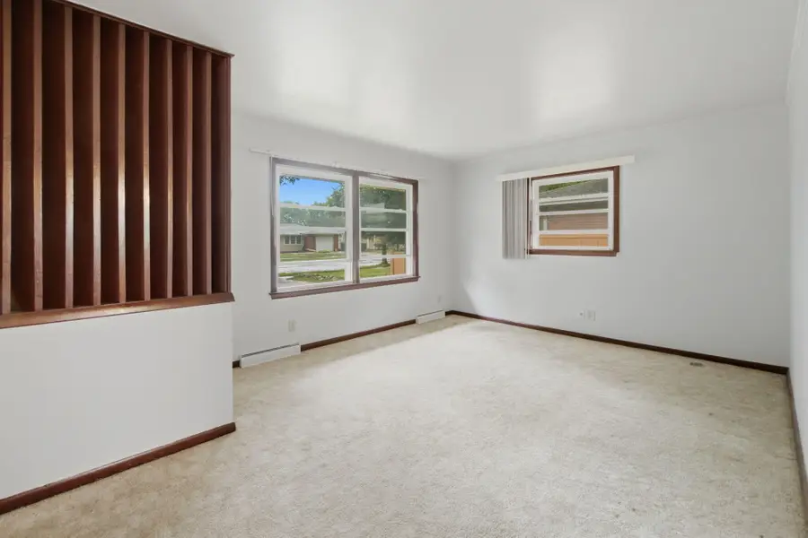W171N8437 Allen Ave, Menomonee Falls, WI 53051 - #3