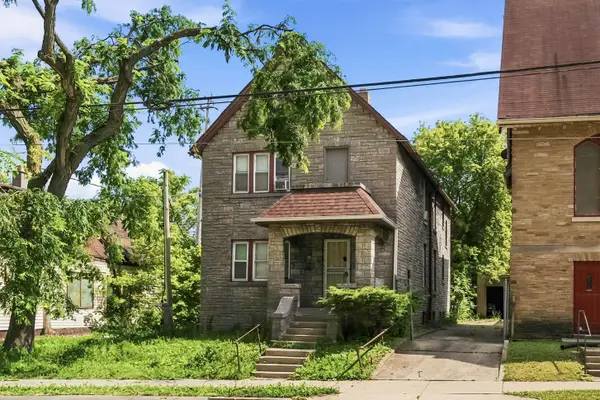 117 E Chambers St, Milwaukee, WI 53212
