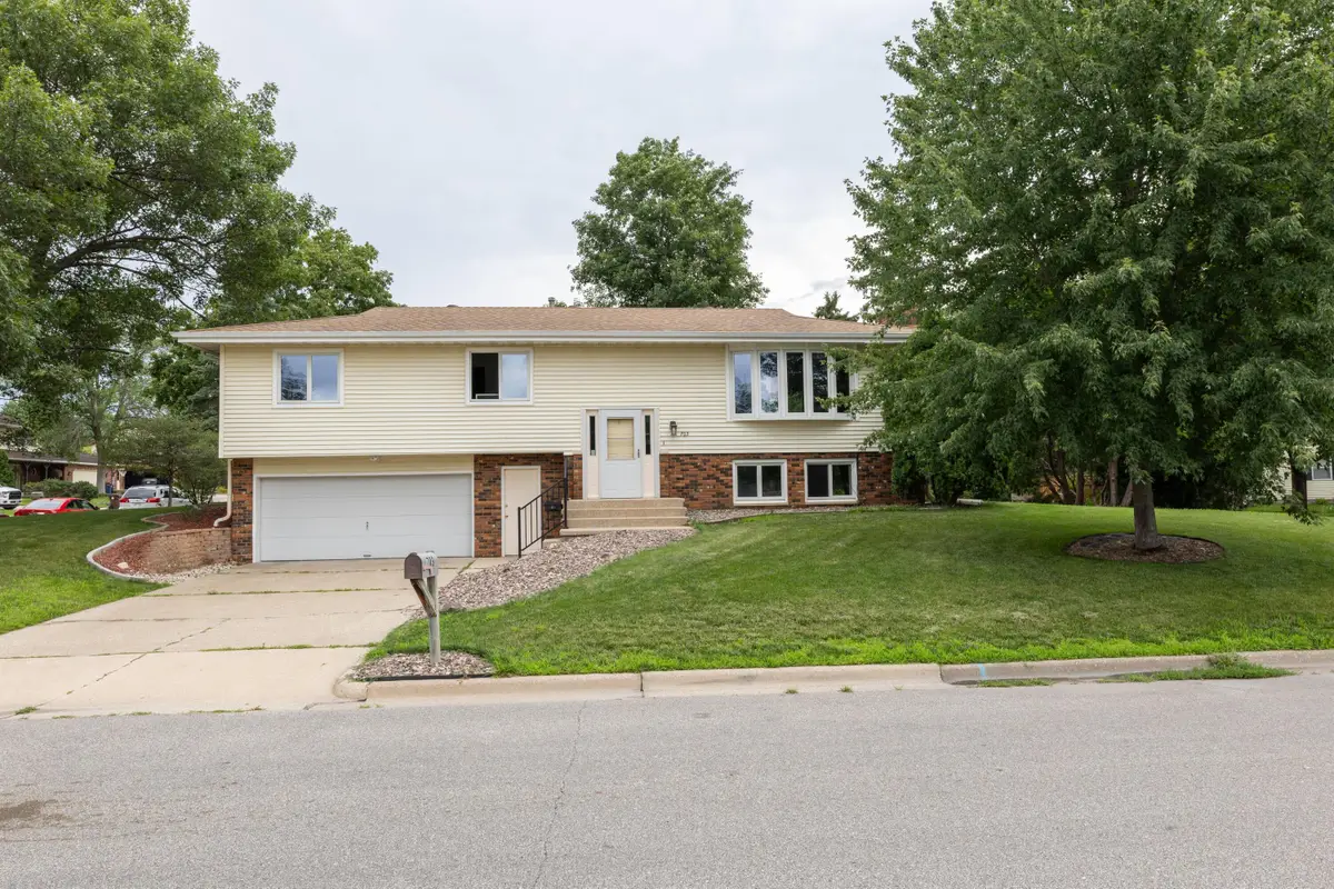 703 Lake St, Onalaska, WI 54650 - #1