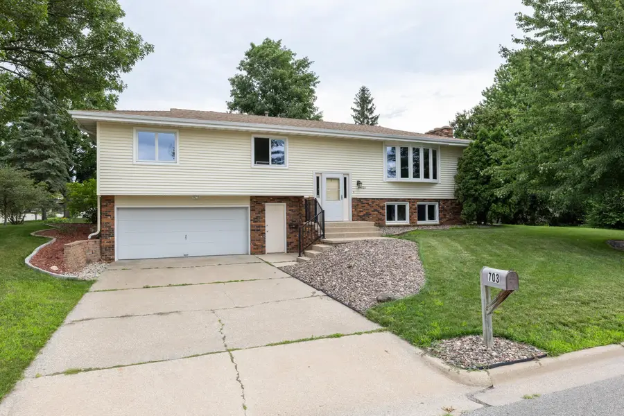 703 Lake St, Onalaska, WI 54650 - #2