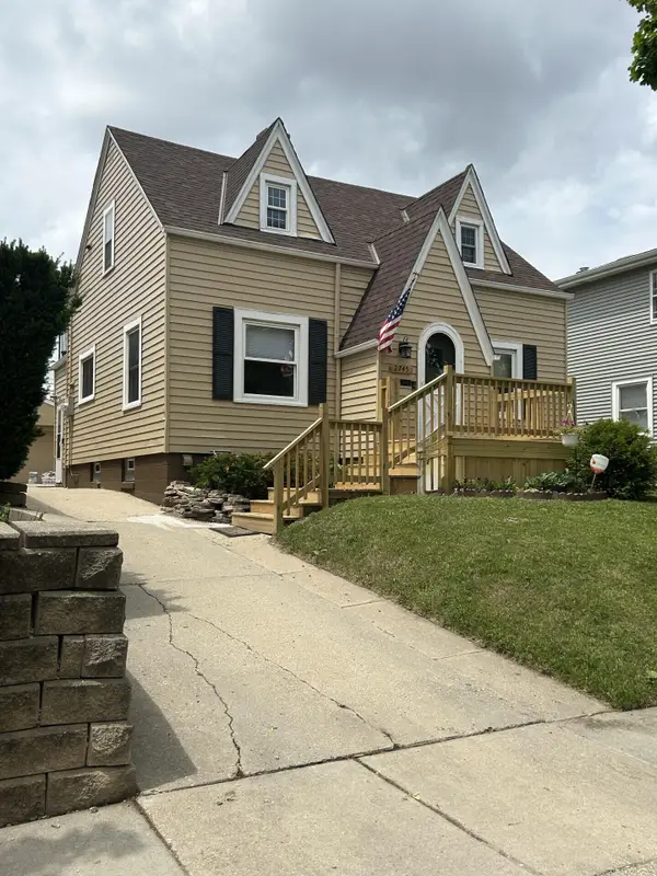 2745 S 68th St, Milwaukee, WI 53219