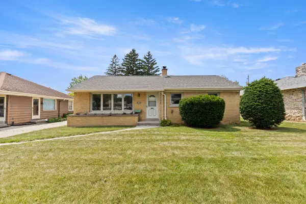 2831 S 76th St, West Allis, WI 53219