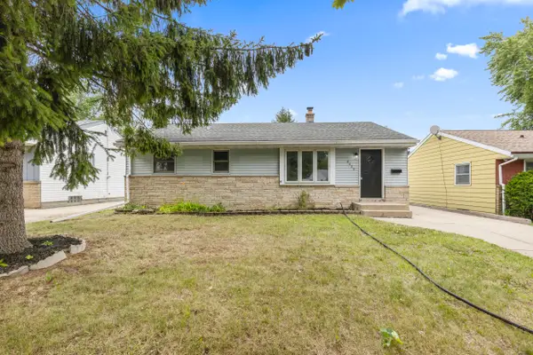 8030 W Colfax Ct, Milwaukee, WI 53218