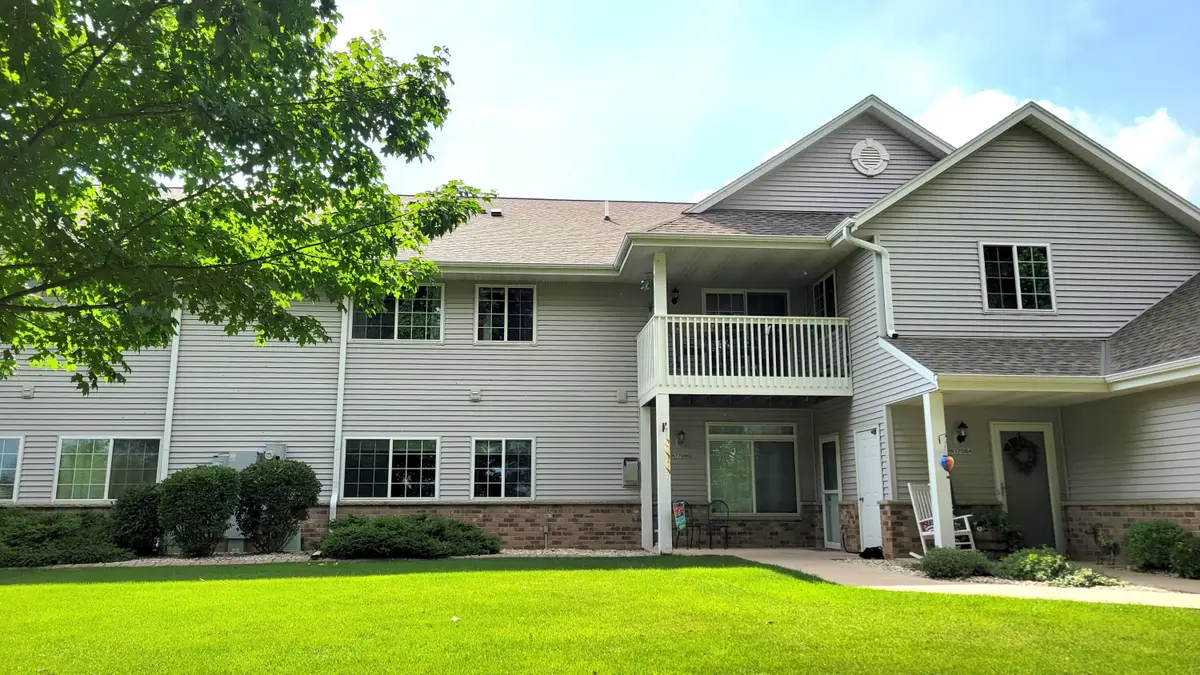 W197N17086 Stonewall Dr, Jackson, WI 53037 - #1