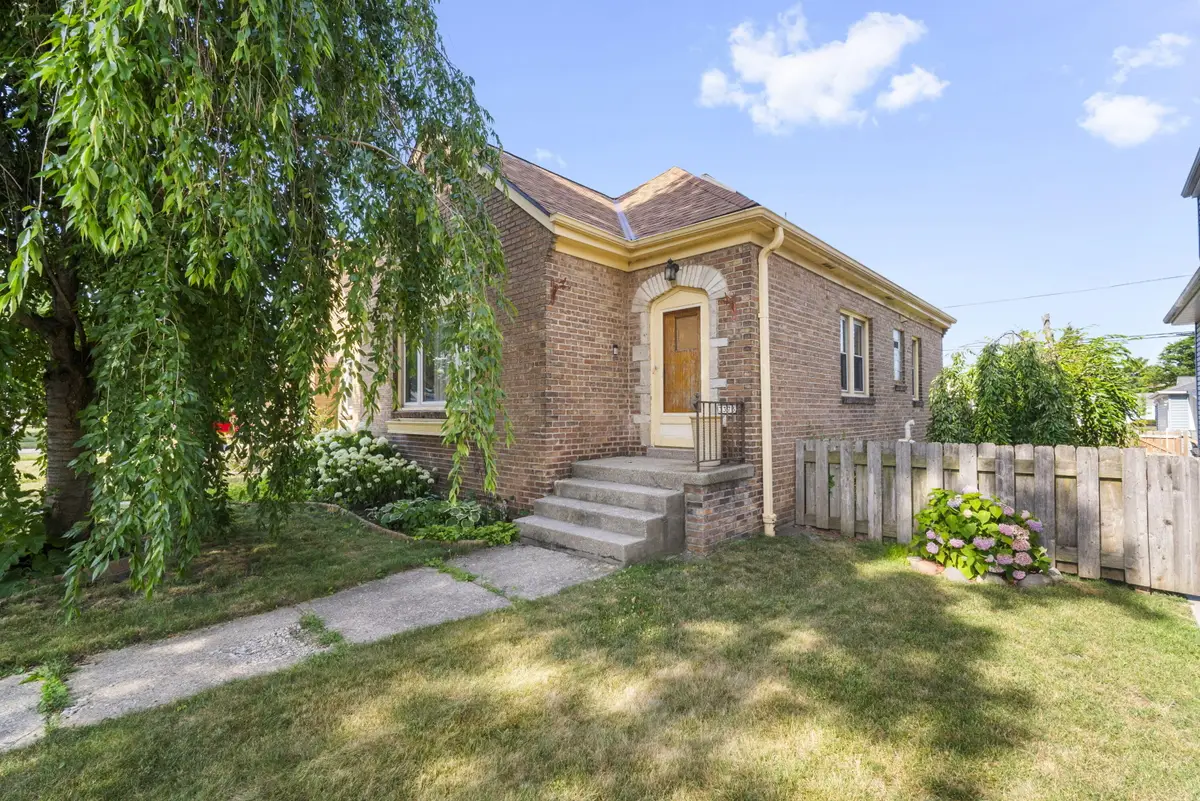 3373 S 19th St, Milwaukee, WI 53215 - #1
