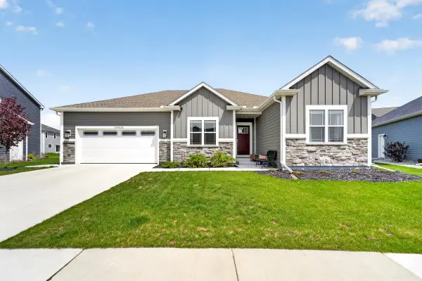 N67W25380 Aspen Ln, Sussex, WI 53089