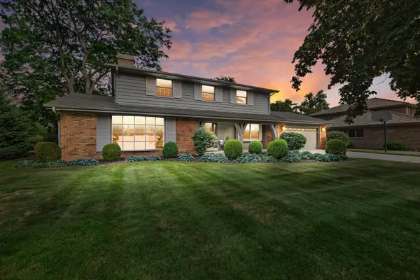 1 Shorewood Ct, Wind Point, WI 53402