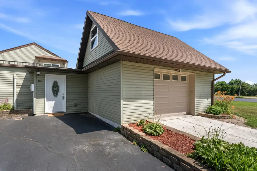 2201 Stonecroft Dr, Grafton, WI 53024 - #3