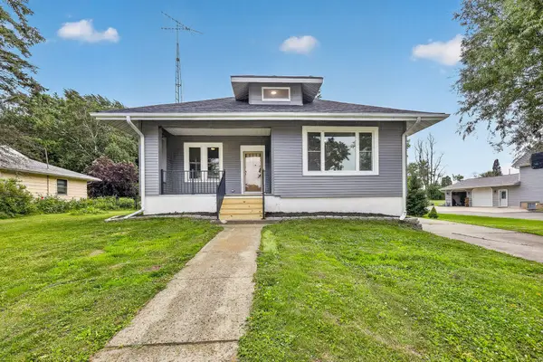 524 E Oak St, Juneau, WI 53039