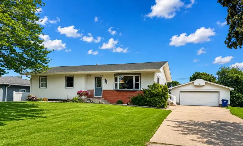 303 Shelly Ln, French Island, WI 54603 - #1