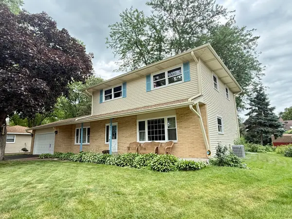 607 Poppy St, Oconomowoc, WI 53066