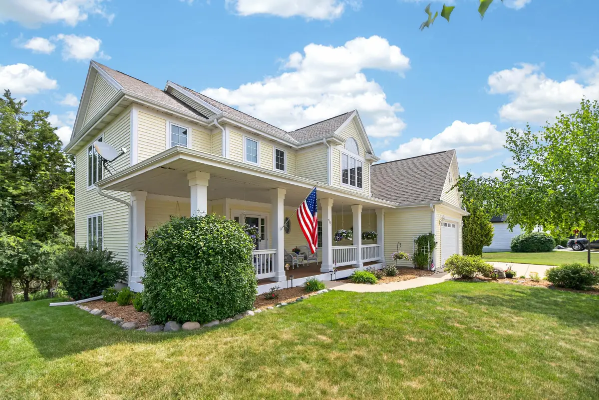 695 Summer Creek Rd, Oconomowoc, WI 53066 - #1