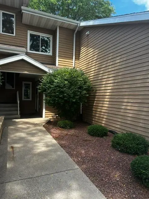 109 Creek Edge Ct, Waunakee, WI 53597