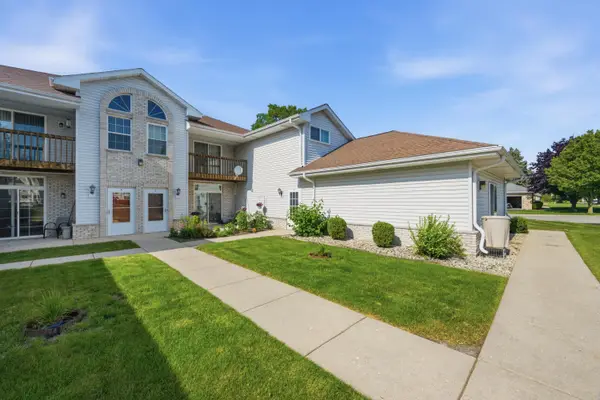 6501 S Creekside Dr, Cudahy, WI 53110