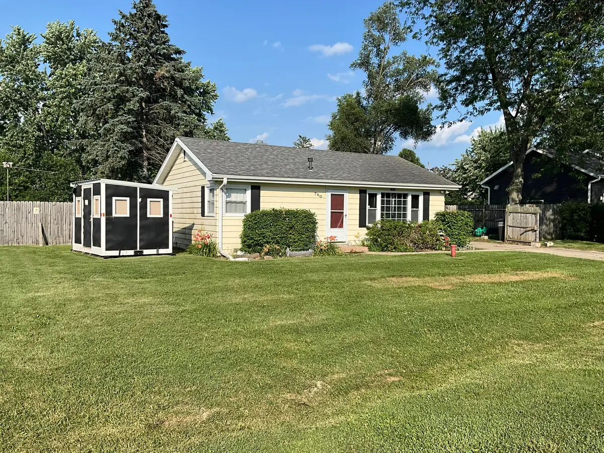 780 N Glenwood Dr, Silver Lake, WI 53170 - #1