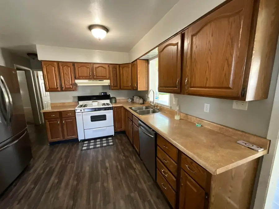 780 N Glenwood Dr, Silver Lake, WI 53170 - #3