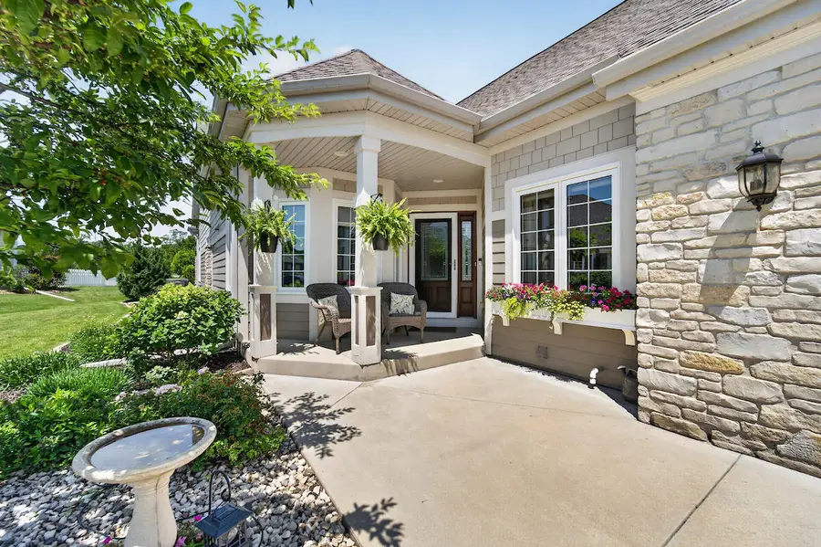 W162N5533 Westwind Dr, Menomonee Falls, WI 53051 - #2