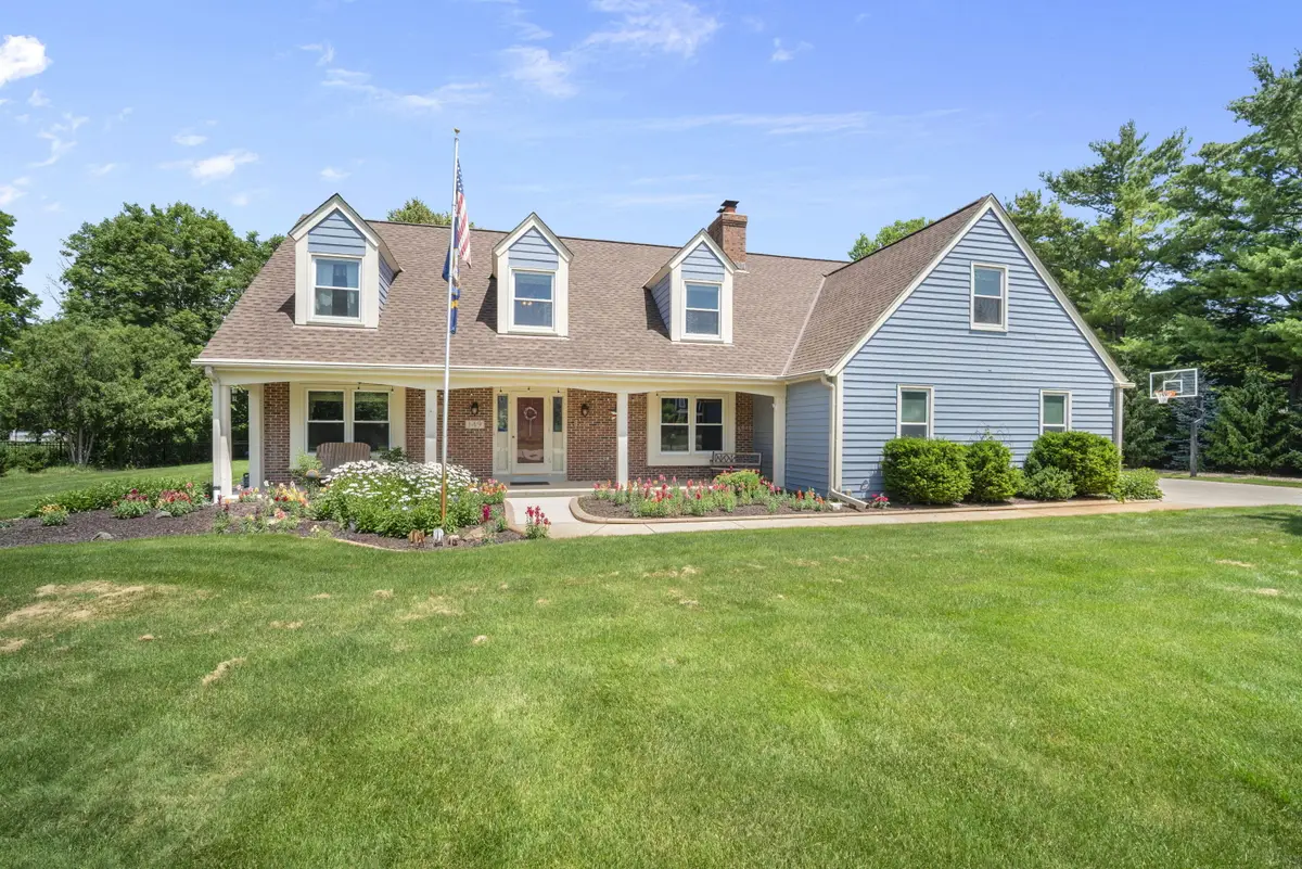 149 Hickory Dr, Delafield, WI 53018 - #1