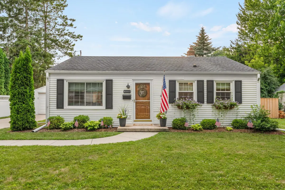 W59N777 Highwood Dr, Cedarburg, WI 53012 - #1