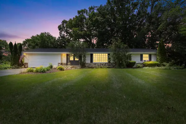 17755 Senlac Ln, Brookfield, WI 53045