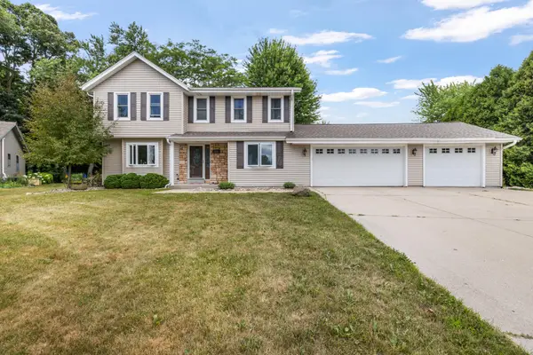 451 Crossroad Ct, Grafton, WI 53024