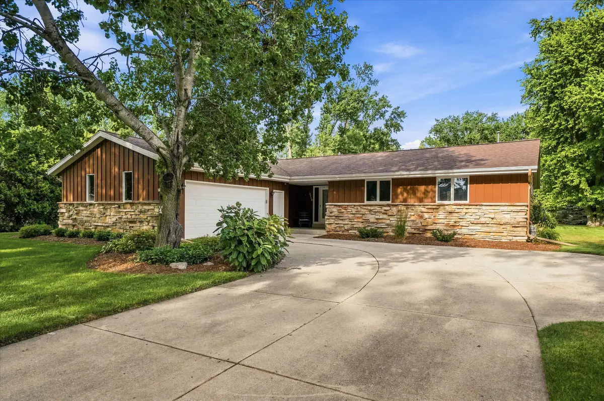 3713 Highcliff Ct, Sheboygan, WI 53083 - #1