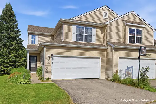 1400 Hunters Ridge Dr, Genoa City, WI 53128