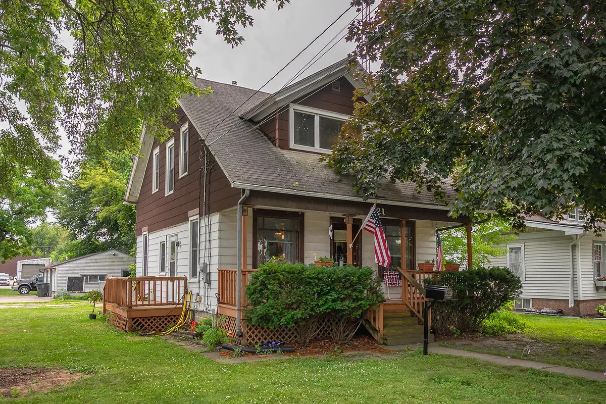 521 E Main St, Waterford, WI 53185 - #1