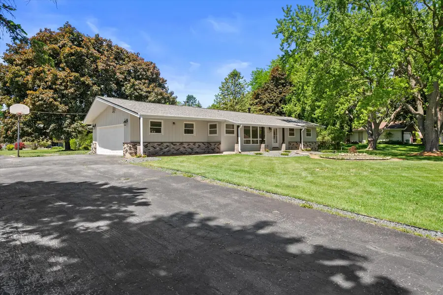 W226N8041 Longview Dr, Sussex, WI 53089 - #2