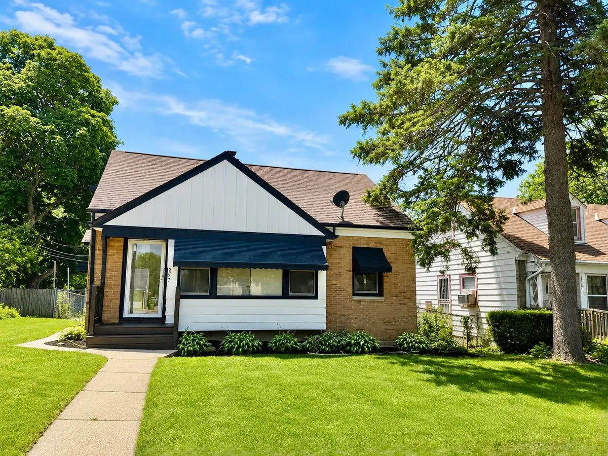 5821 W Keefe Ave, Milwaukee, WI 53216 - #1