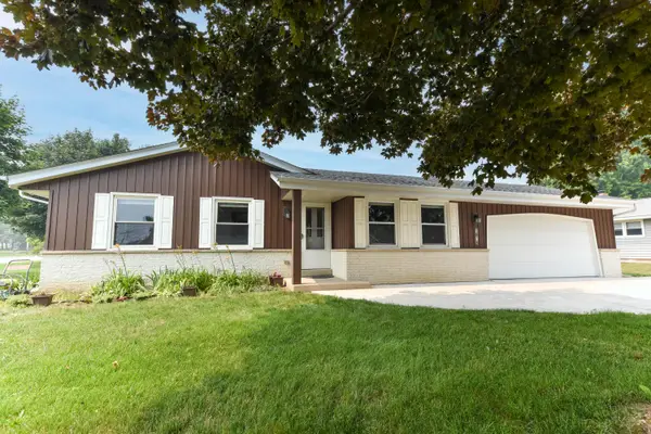1818 Woodridge Rd, West Bend, WI 53095