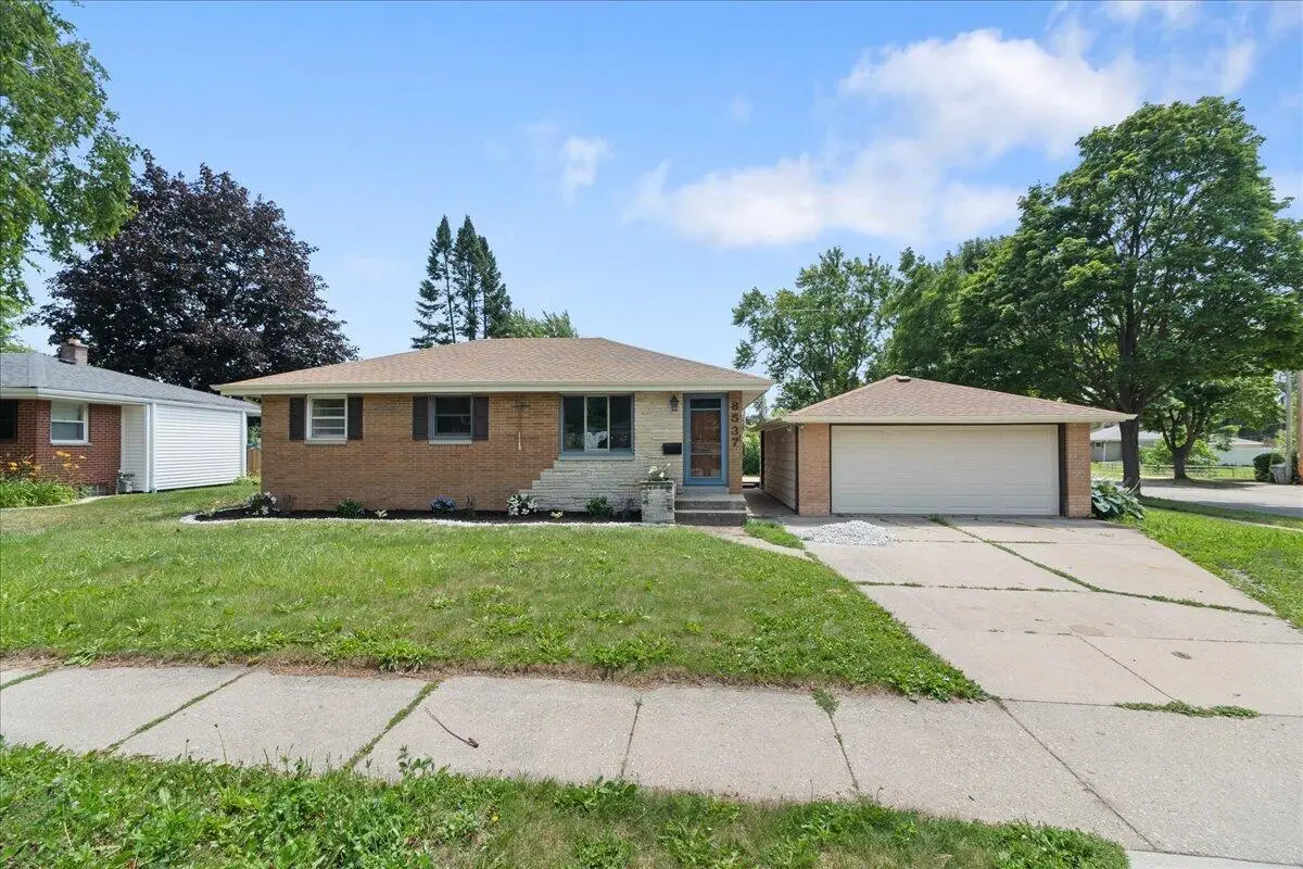 8537 W Denver Ave, Milwaukee, WI 53224 - #1