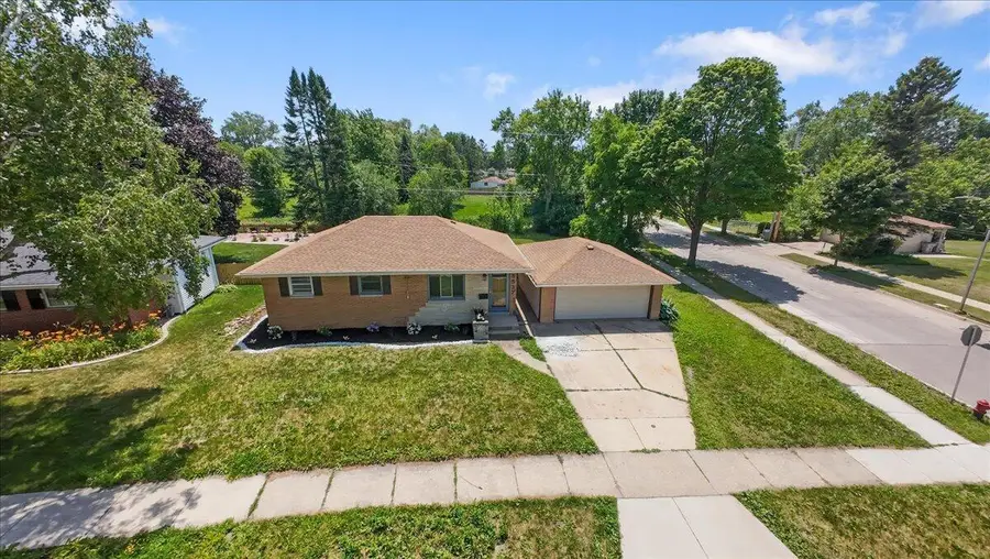 8537 W Denver Ave, Milwaukee, WI 53224 - #2