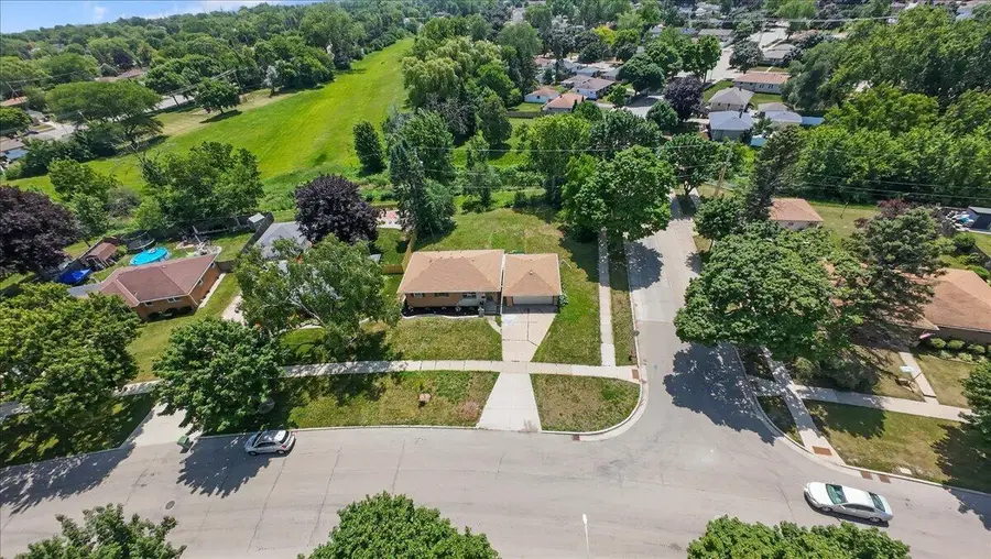 8537 W Denver Ave, Milwaukee, WI 53224 - #3