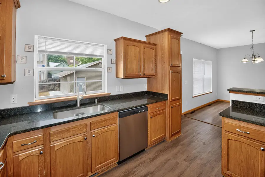 509 N 29th St, Milwaukee, WI 53208 - #3