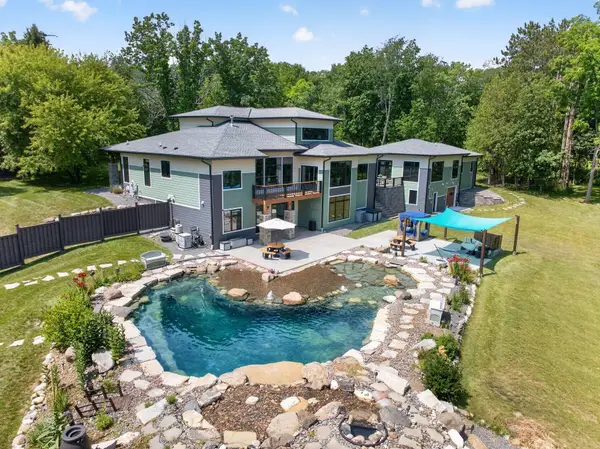 N7W29938 Bryn Dr, Delafield, WI 53188