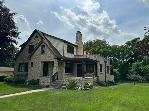2145 Hillcrest Dr, East Troy, WI 53120