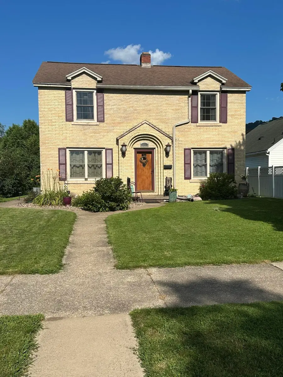 608 22nd St N, La Crosse, WI 54601 - #2