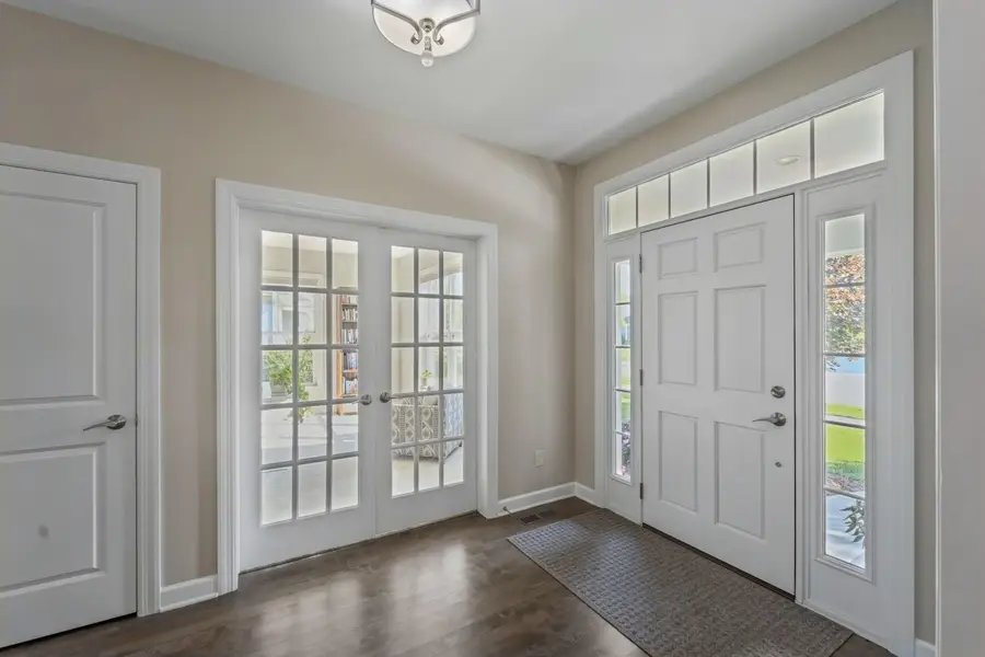 W79N423 Ridgeway Ln, Cedarburg, WI 53012 - #2