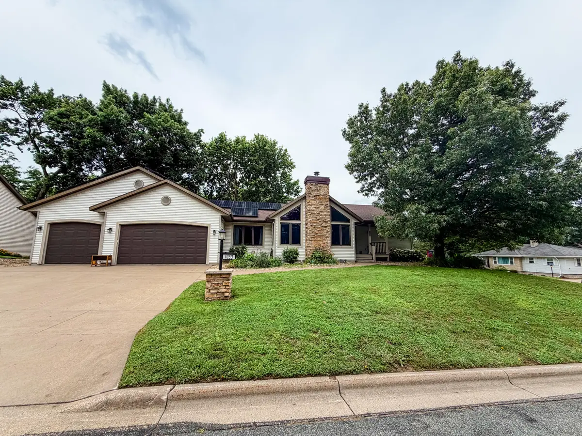 1053 Canary Ln, Onalaska, WI 54650 - #1