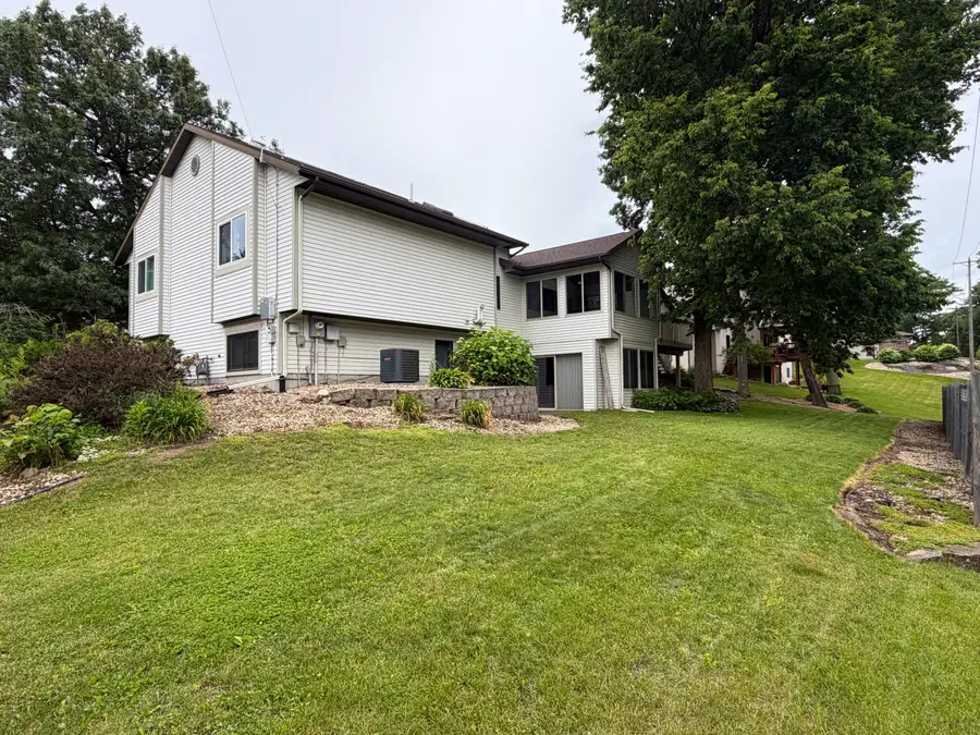 1053 Canary Ln, Onalaska, WI 54650 - #3