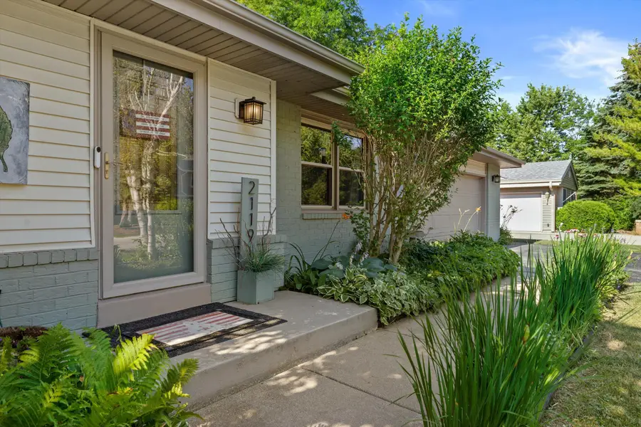 2119 Fireside Dr, Caledonia, WI 53402 - #2