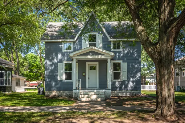 1512 Charles St, La Crosse, WI 54603