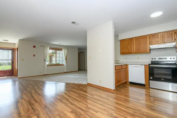 859 Quinlan Dr, Pewaukee, WI 53072