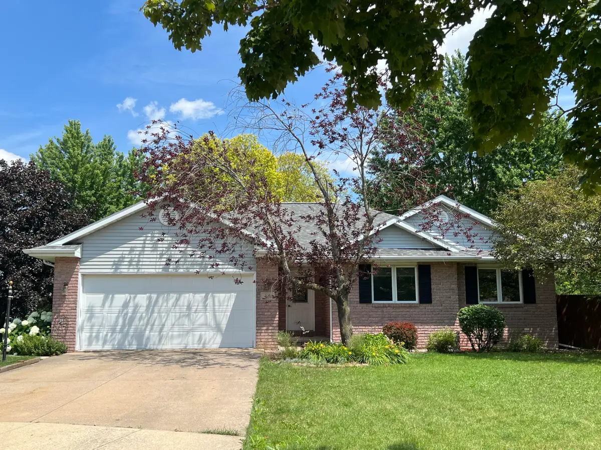 57 Westfield Cir, Fond Du Lac, WI 54935 - #1