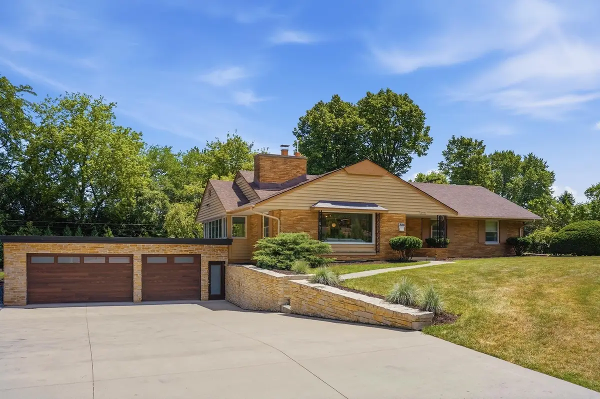 3580 Sunny Crest Dr, Brookfield, WI 53005 - #1
