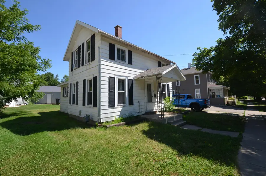542 W Whitewater St, Whitewater, WI 53190 - #2