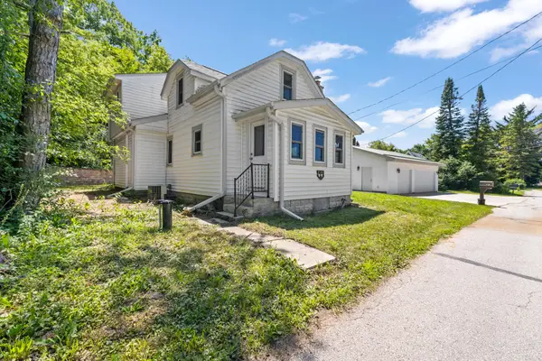 3541 Circle Dr, Richfield, WI 53033