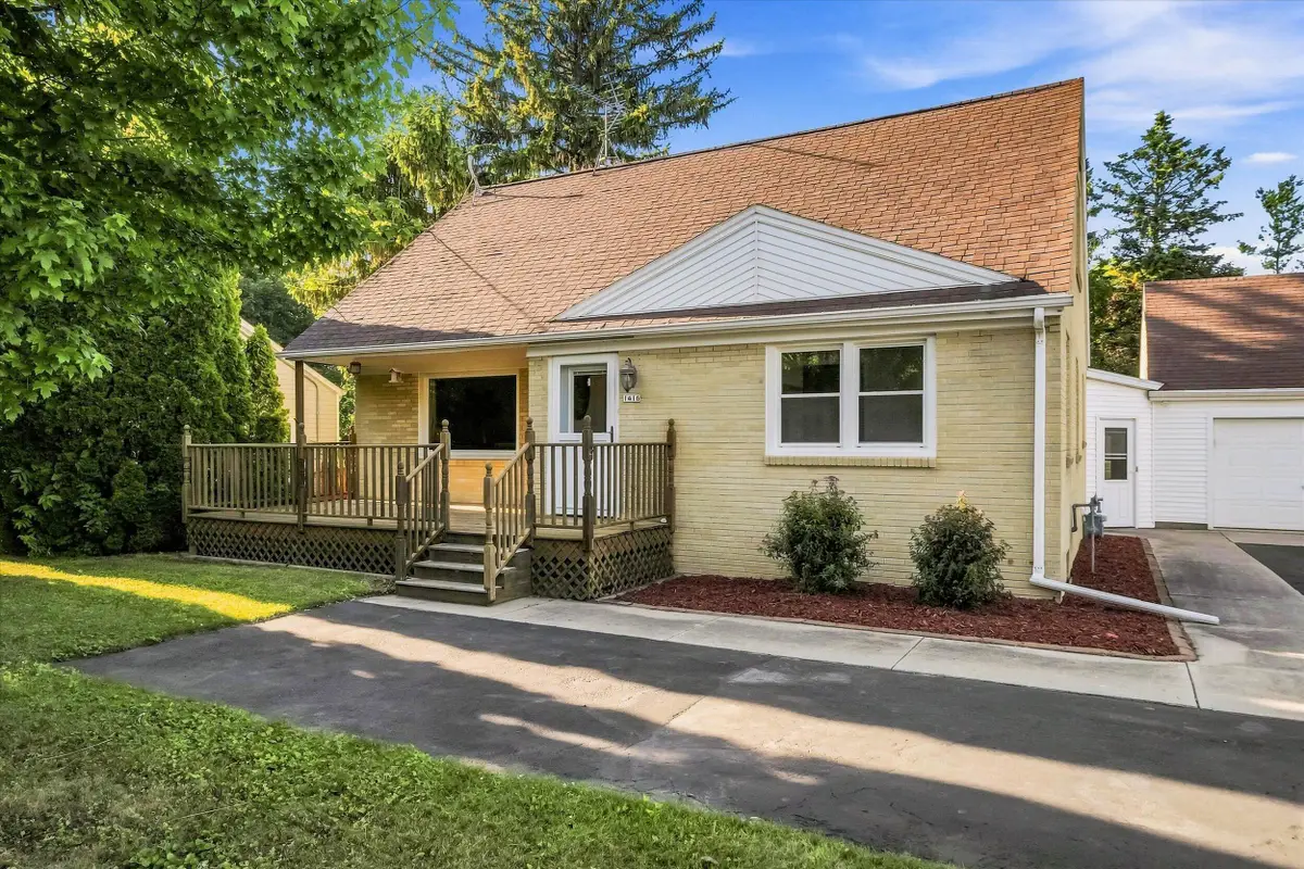 1416 W Washington Ave, Cleveland, WI 53015 - #1