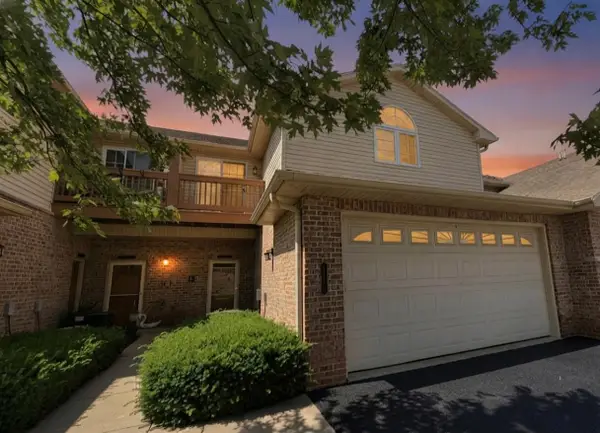 17740 W Jacobs Dr, New Berlin, WI 53146